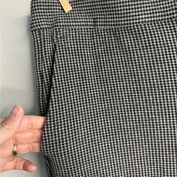 Theory Houndstooth Black and Gray Cropped Pants - Picture 4 of 5